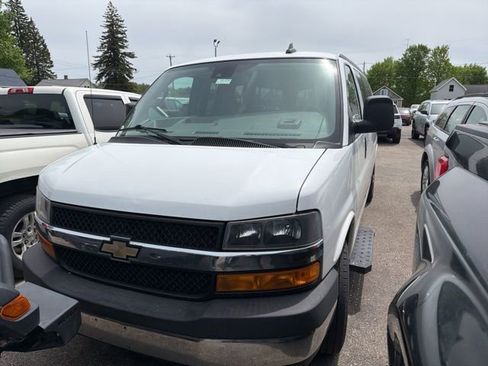Used 2019 Chevrolet Express 3500 LT w/ LT Preferred Equipment Group RWD image 2