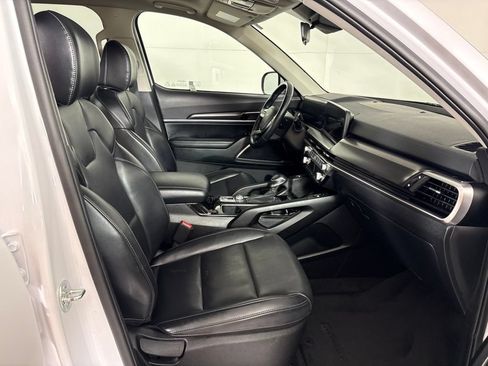 Used 2025 Kia Telluride S FWD image 16
