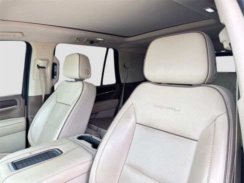 Used 2021 GMC Yukon Denali w/ Denali Premium Package image 13