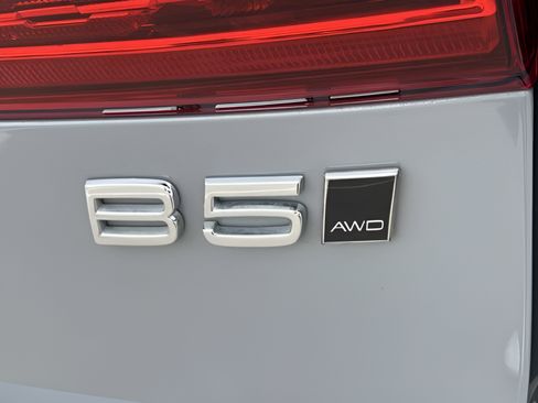 Used 2025 Volvo XC60 B5 Plus AWD/4WD image 34