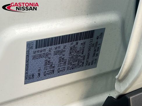 Used 2023 Nissan Rogue SV image 38