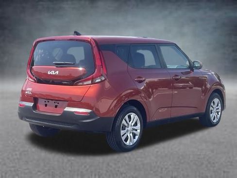 Used 2022 Kia Soul LX image 3