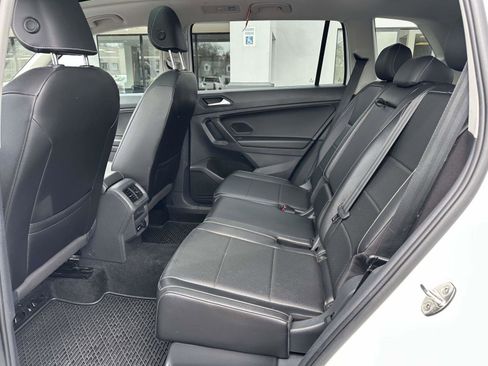 Used 2021 Volkswagen Tiguan SE w/ Panoramic Sunroof Package image 15