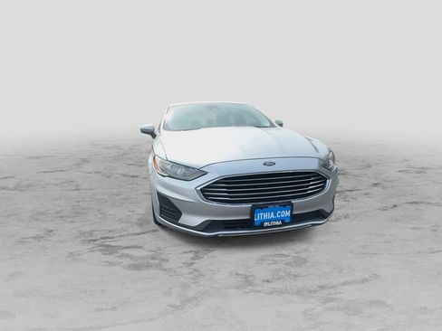 Used 2019 Ford Fusion SE image 3
