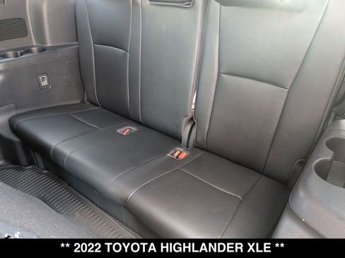 Used 2022 Toyota Highlander XLE AWD/4WD image 27