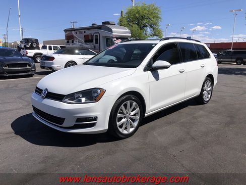 Used 2017 Volkswagen Golf SE FWD image 4