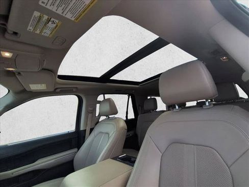 Used 2023 Ford Expedition Limited RWD image 15