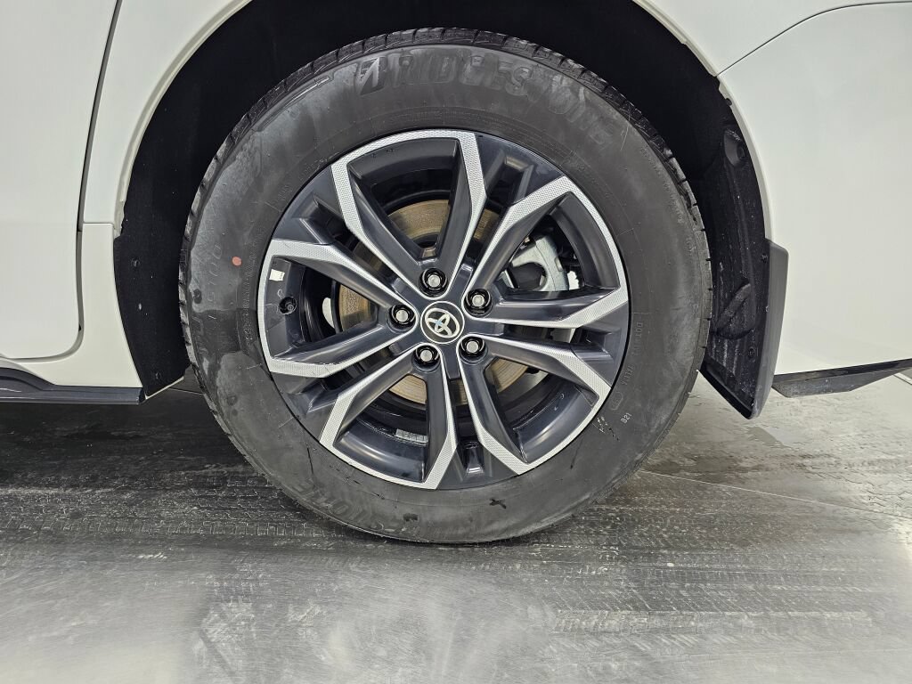 Used 2026 Toyota Sienna Platinum AWD/4WD image 10