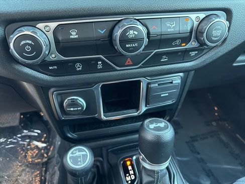 Used 2024 Jeep Wrangler Unlimited Sport AWD/4WD image 36