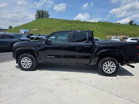 Used 2024 Toyota Tacoma SR5 AWD/4WD image 4