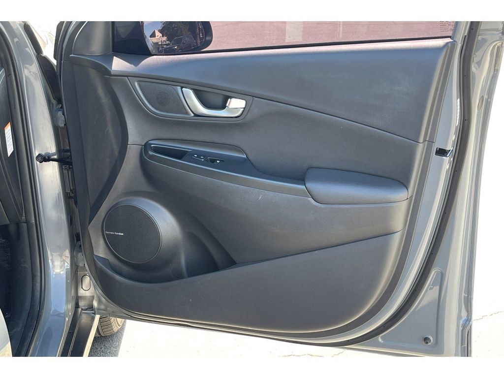 Used 2023 Hyundai Kona Limited FWD image 22