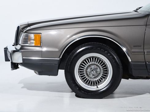 Used 1988 Lincoln Mark VII LSC RWD image 15