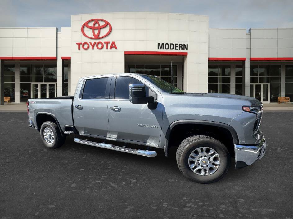 Used 2025 Chevrolet Silverado 2500 LTZ w/ LTZ Premium Package AWD/4WD image 9