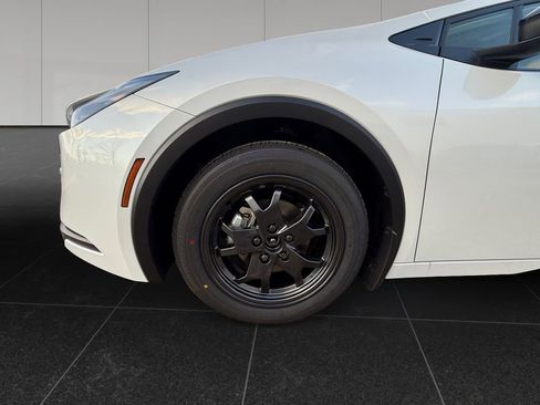New 2026 Toyota Prius LE FWD image 9