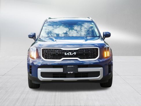 Used 2024 Kia Telluride EX w/ EX Captain's Chair Package AWD/4WD image 2