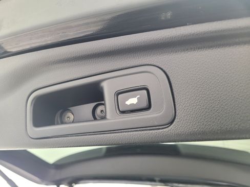 Used 2016 Honda Pilot Touring image 10
