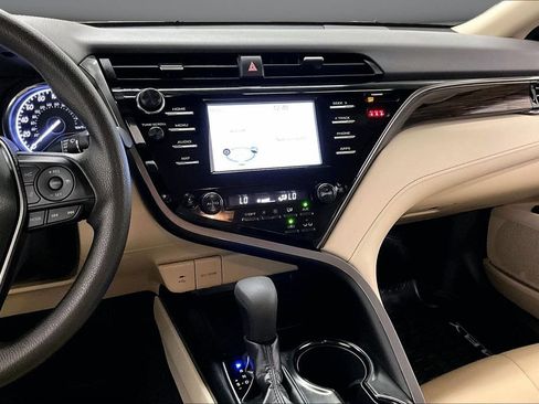 Used 2019 Toyota Camry LE FWD image 8