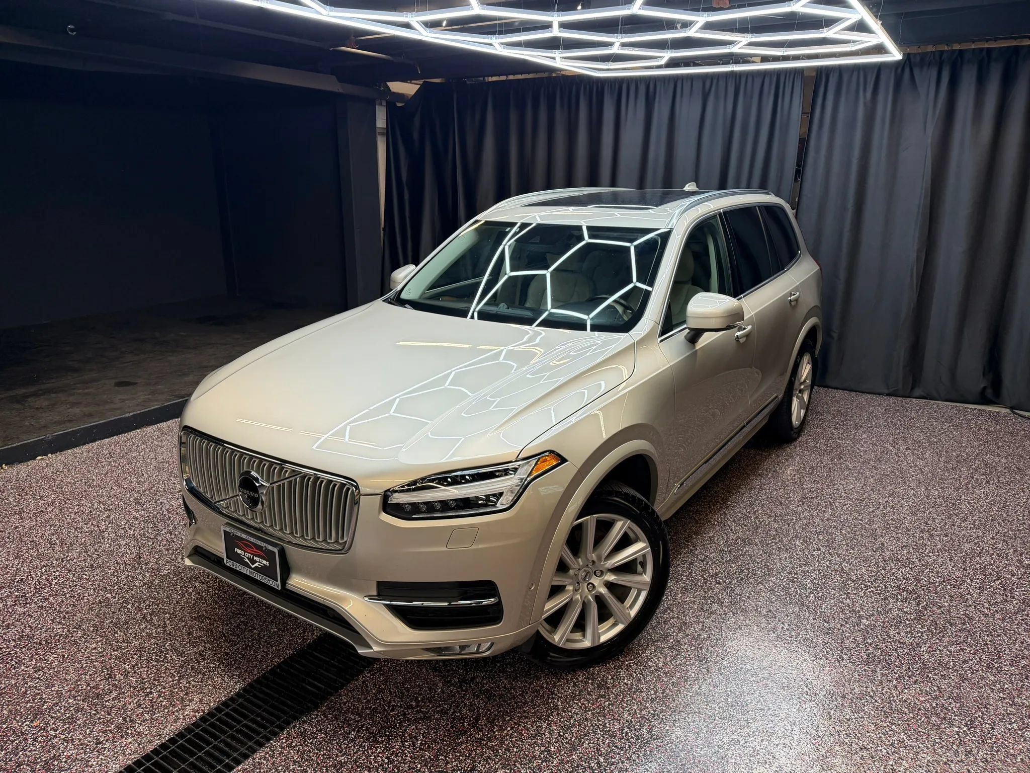 Used 2016 Volvo XC90 T6 Inscription AWD/4WD image 2