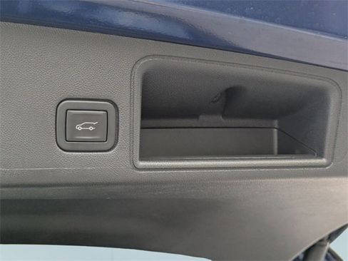 Used 2023 GMC Terrain SLE w/ Driver Convenience Package image 14