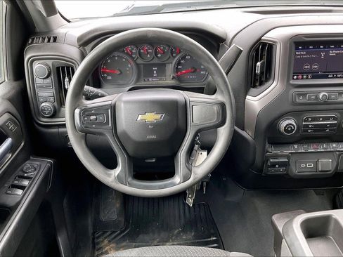 Used 2023 Chevrolet Silverado 2500 Custom w/ Custom Value Package image 5