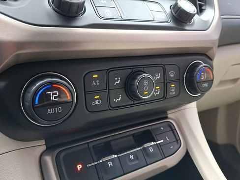 Used 2021 GMC Acadia Denali w/ Denali Technology Package FWD image 16