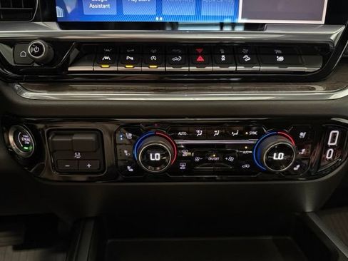 Used 2023 Chevrolet Silverado 1500 LTZ AWD/4WD image 18