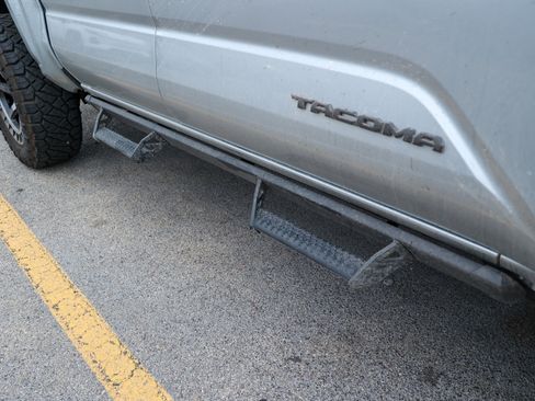 Used 2025 Toyota Tacoma SR5 image 11