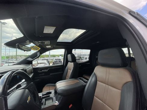 Used 2024 Chevrolet Silverado 1500 High Country w/ High Country Premium Package AWD/4WD image 18