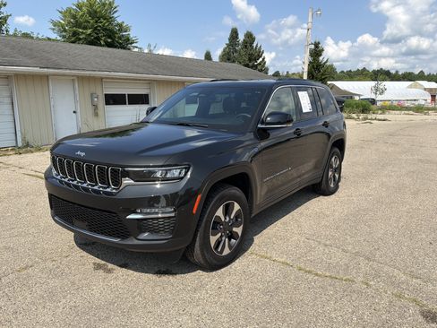 Used 2024 Jeep Grand Cherokee Limited 4xe w/ Trailer Tow Package AWD/4WD image 13