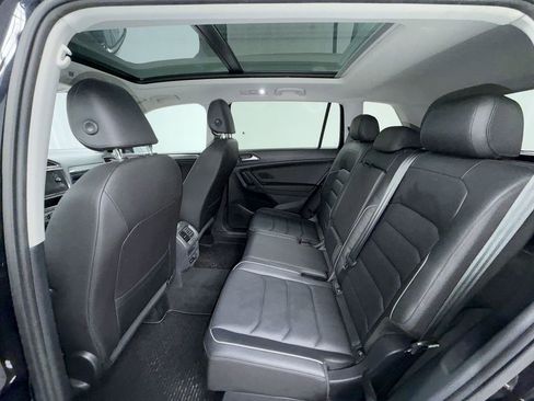 Used 2018 Volkswagen Tiguan SEL Premium AWD/4WD image 4