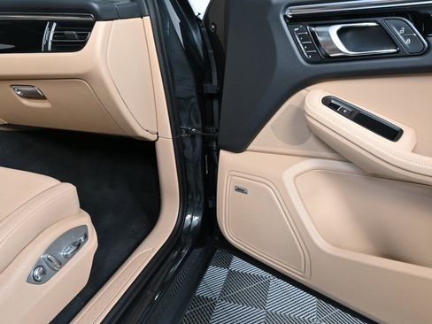 Certified 2026 Porsche Macan image 22