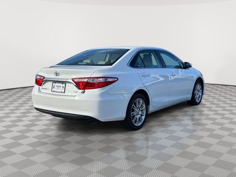 Used 2015 Toyota Camry LE image 3