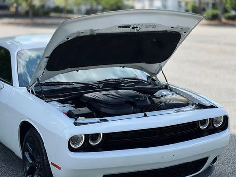 Used 2019 Dodge Challenger SXT w/ Blacktop Package RWD image 33