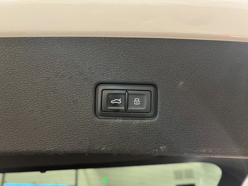 Used 2019 Audi Q8 Prestige image 35