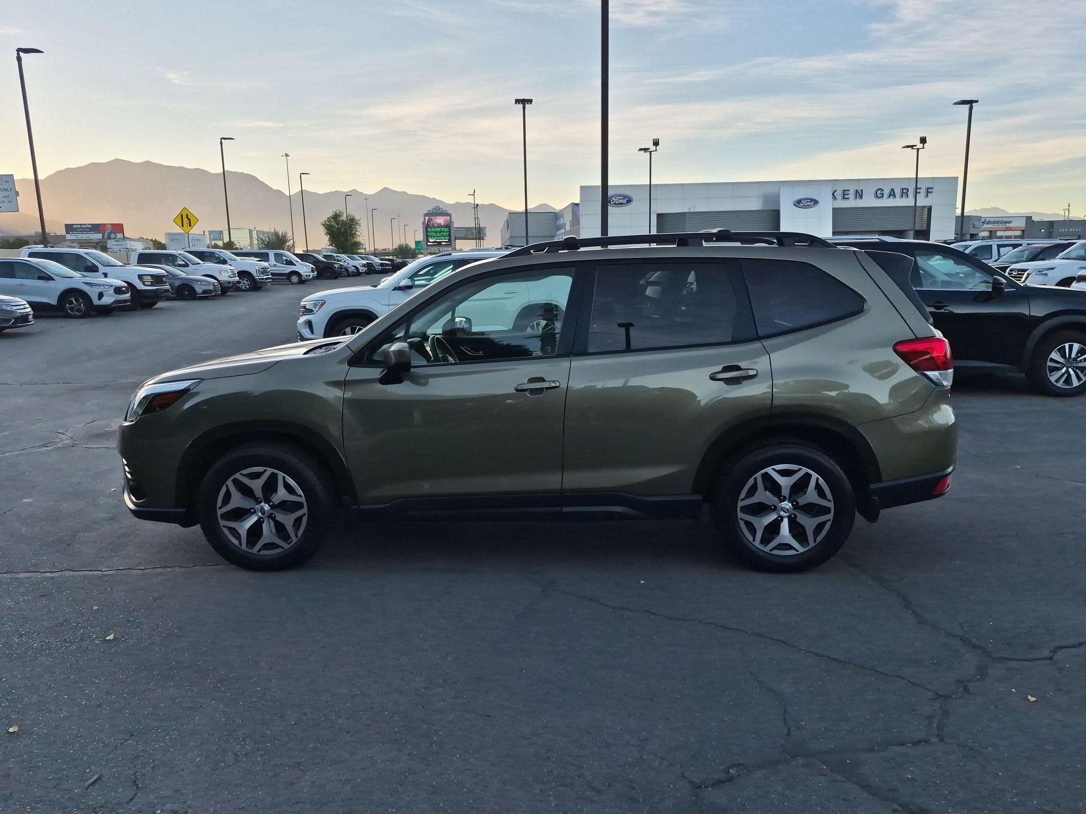 Used 2024 Subaru Forester Premium w/ Convenience Package AWD/4WD image 10