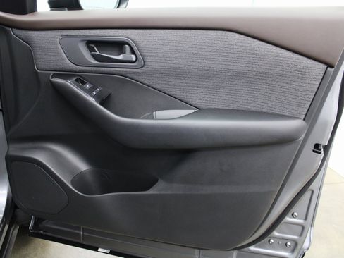 Used 2023 Nissan Rogue S image 23