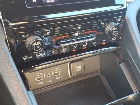 New 2025 Jeep Grand Cherokee Altitude image 8