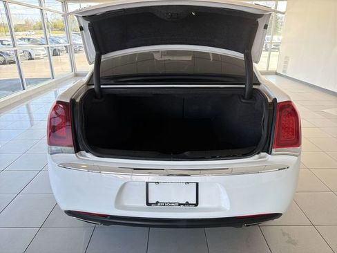 Used 2018 Chrysler 300 Limited AWD/4WD image 15