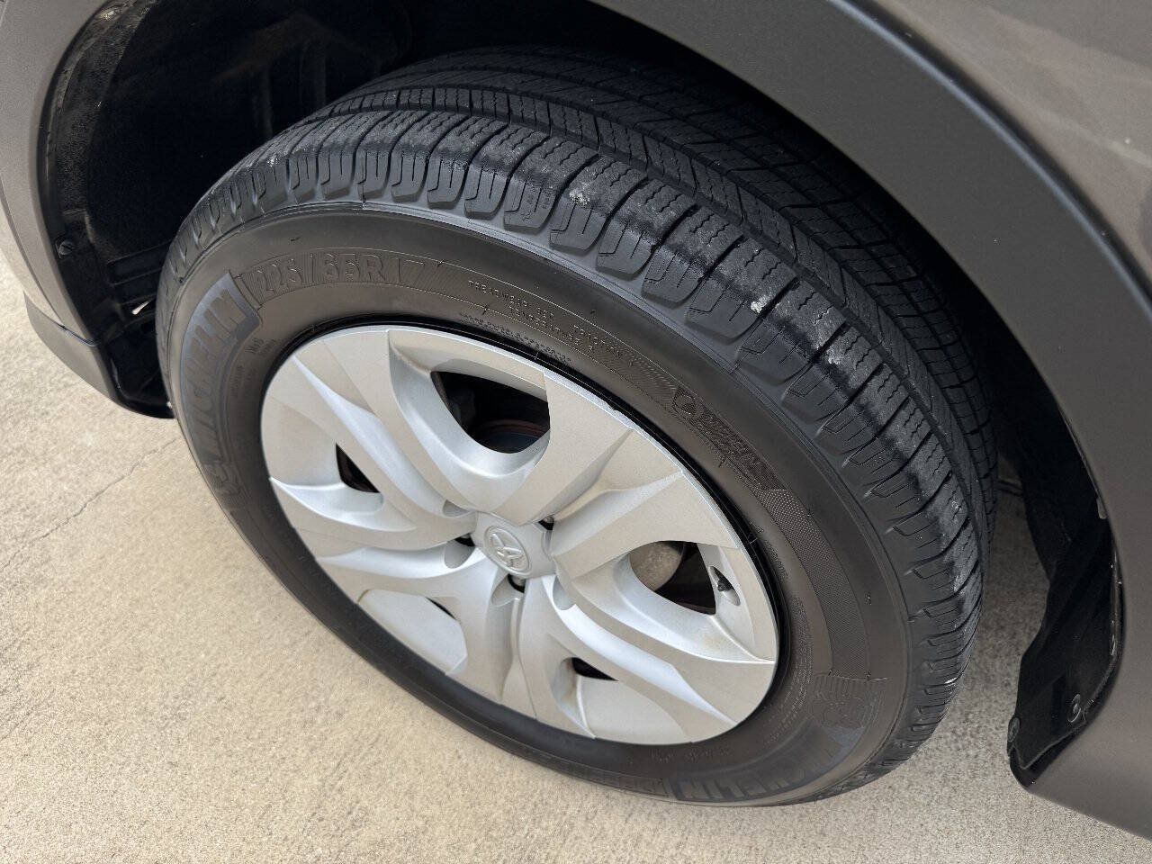 Used 2013 Toyota RAV4 LE FWD image 31