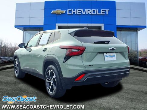 Used 2024 Chevrolet Trax RS w/ Driver Confidence Package image 4
