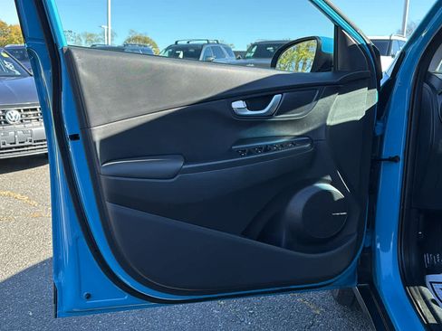 Used 2023 Hyundai Kona Limited image 11