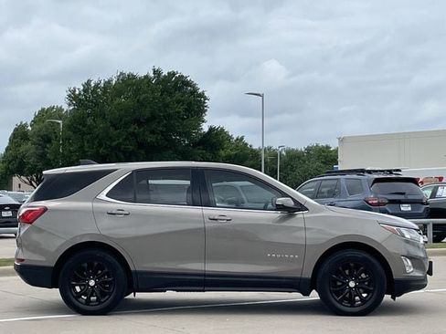 Used 2018 Chevrolet Equinox LT image 3