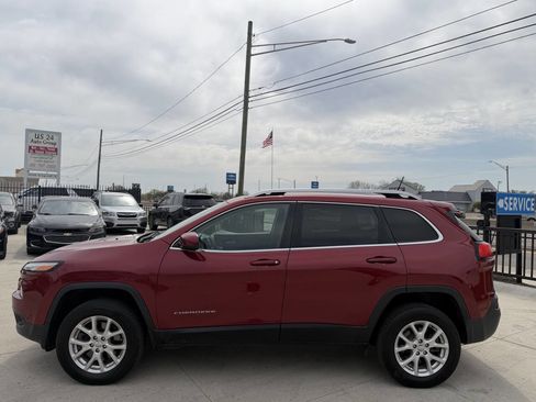 Used 2017 Jeep Cherokee Latitude w/ Cold Weather Group AWD/4WD image 4