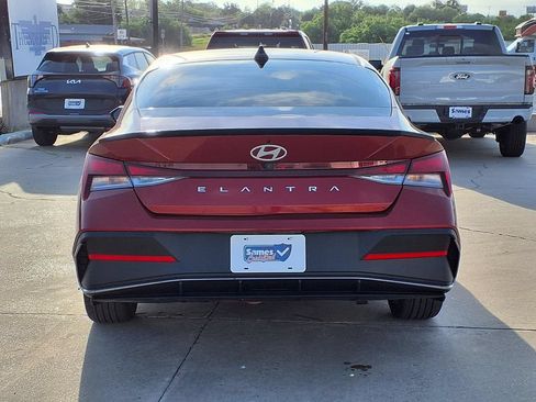 Used 2025 Hyundai Elantra Sport FWD image 7