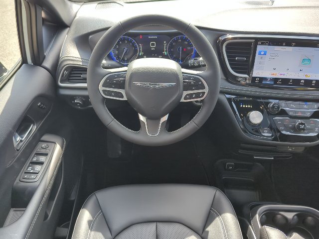 New 2026 Chrysler Pacifica Select FWD image 7