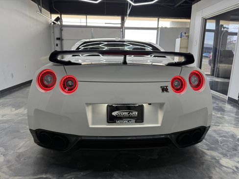 Used 2016 Nissan GT-R Black Edition AWD/4WD image 4