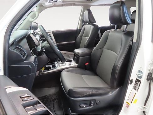 Used 2016 Toyota 4Runner SR5 Premium image 7