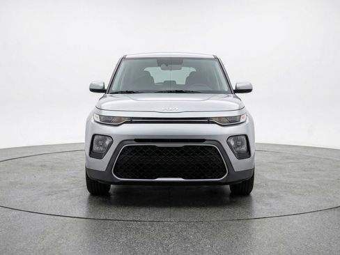 Used 2025 Kia Soul LX w/ LX Technology Package image 2