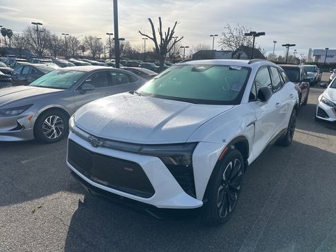 Used 2024 Chevrolet Blazer EV RS image 3