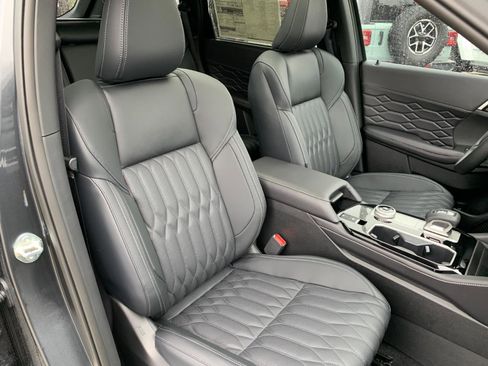 New 2025 Mitsubishi Outlander SEL image 24